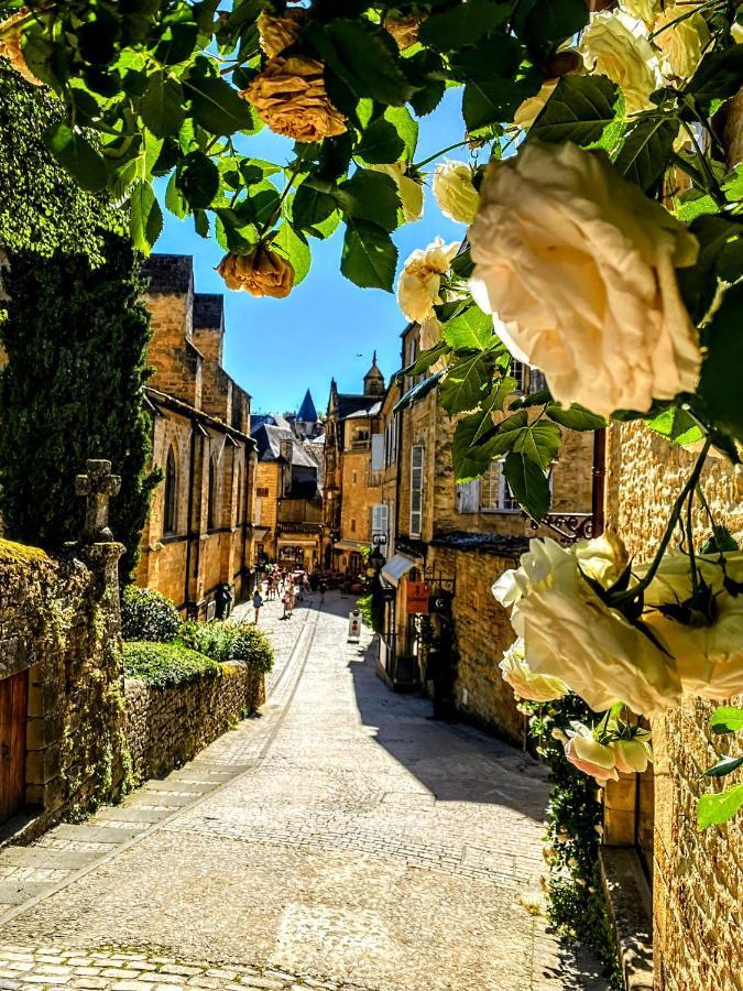 Centrally Located Sarlat Apartment With Medieval Town Views Екстер'єр фото