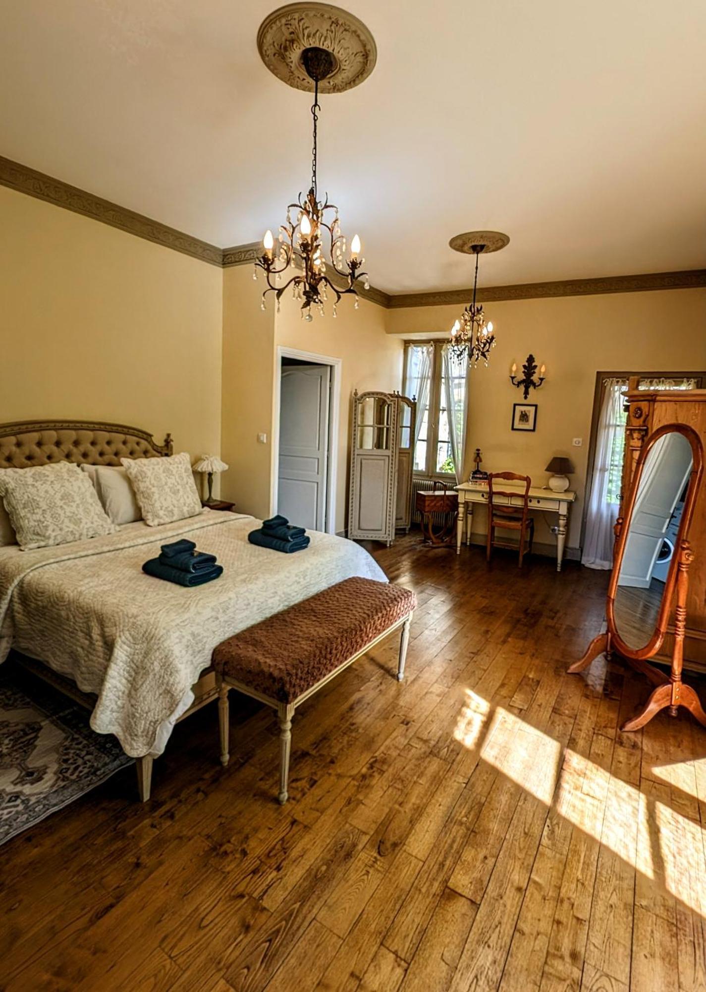 Centrally Located Sarlat Apartment With Medieval Town Views Екстер'єр фото