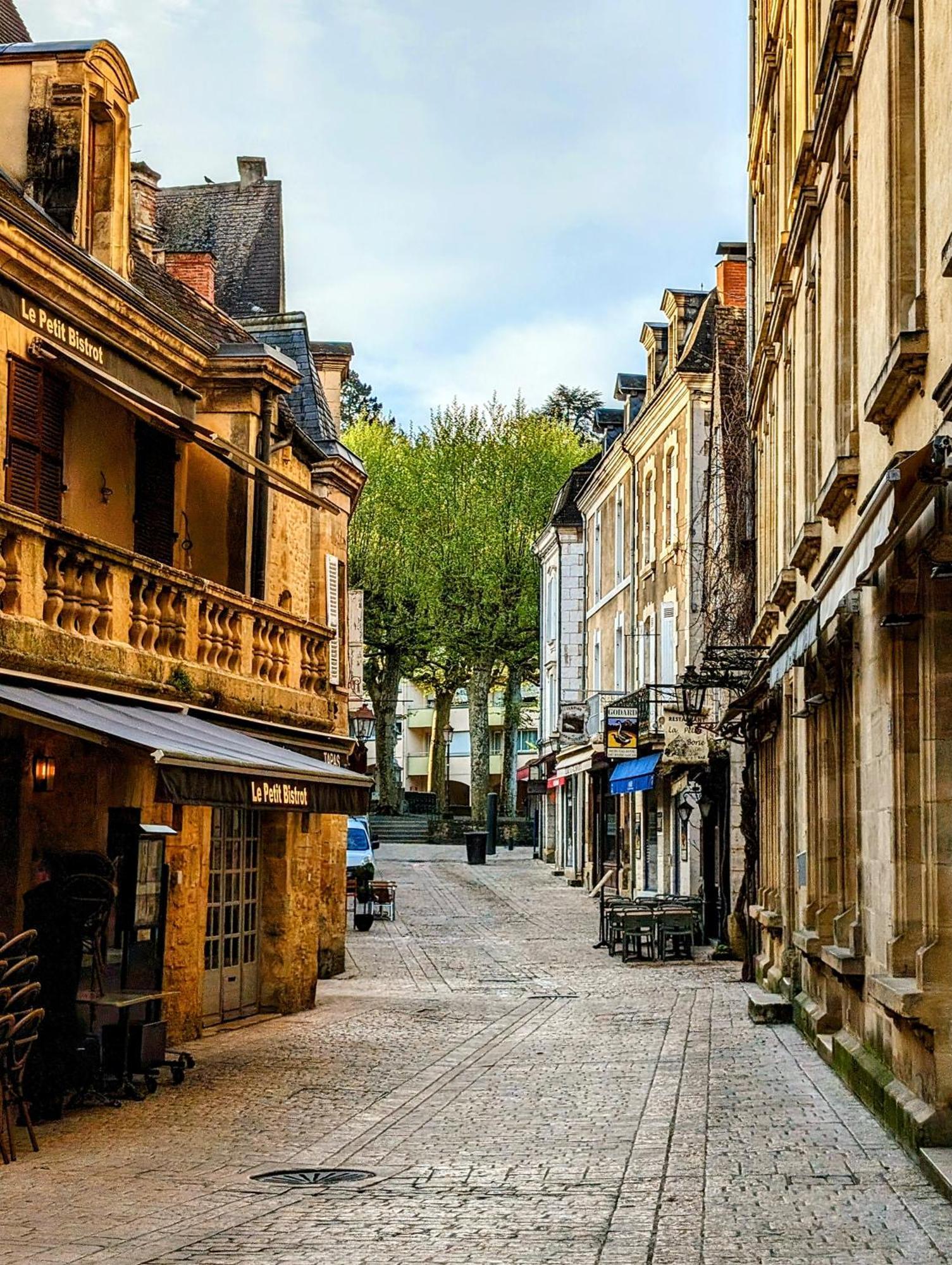 Centrally Located Sarlat Apartment With Medieval Town Views Екстер'єр фото