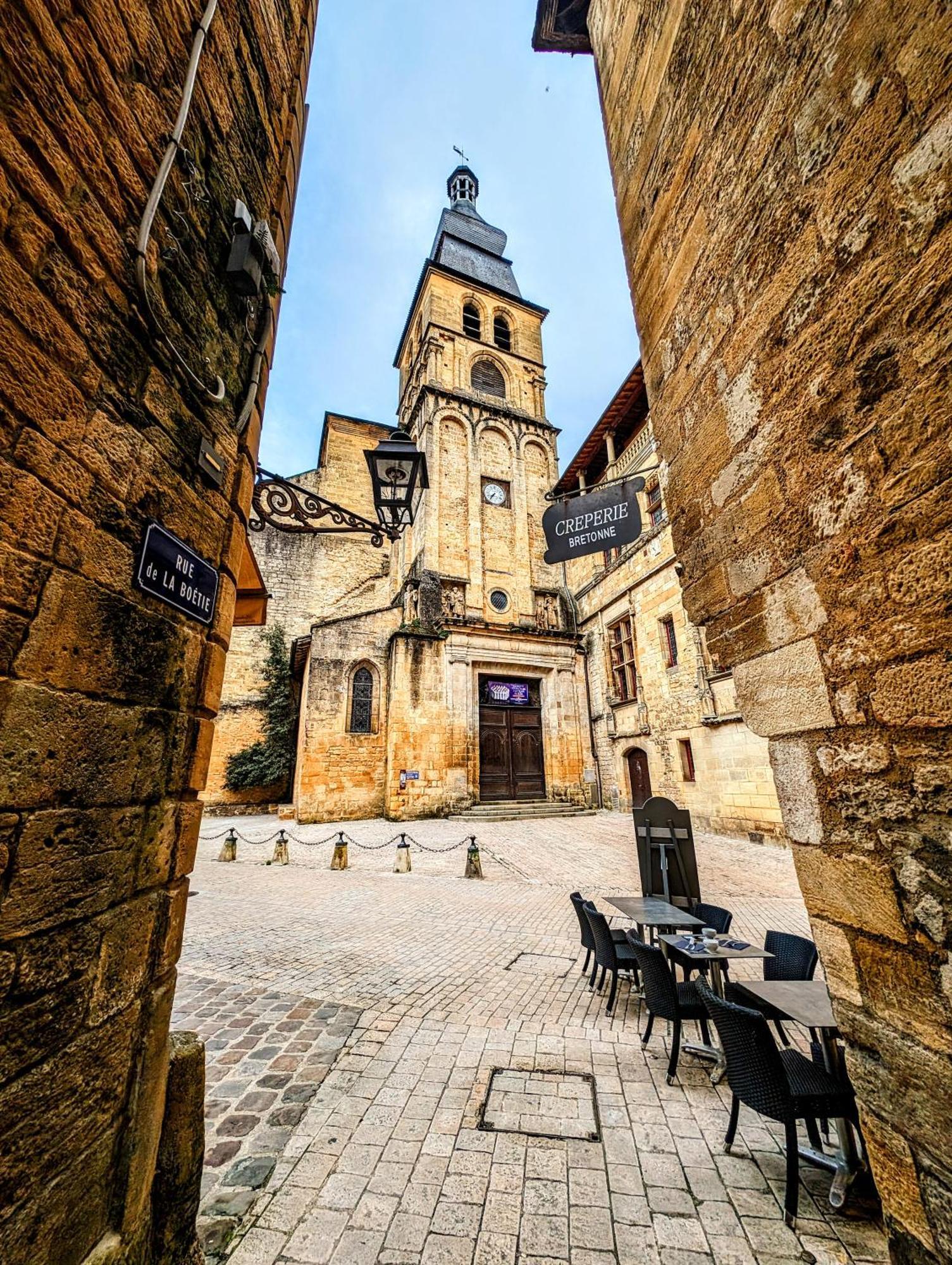 Centrally Located Sarlat Apartment With Medieval Town Views Екстер'єр фото