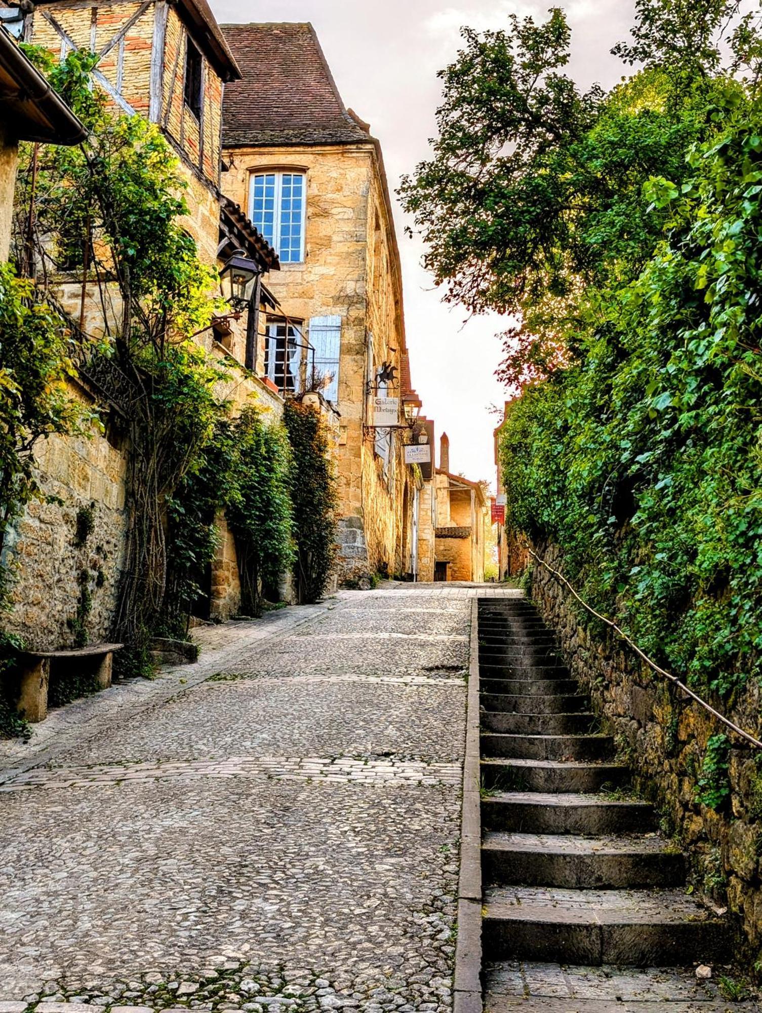 Centrally Located Sarlat Apartment With Medieval Town Views Екстер'єр фото
